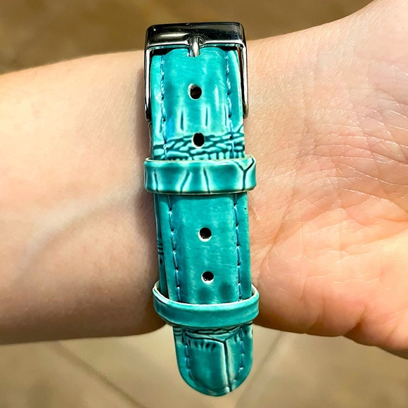 🎉3/$20 Women’s watch with Dual Timezone/Two Dial - Picture 4 of 6